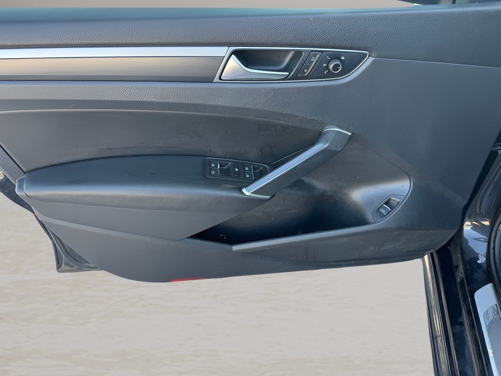 2017 Volkswagen Passat R-Line - Photo 16