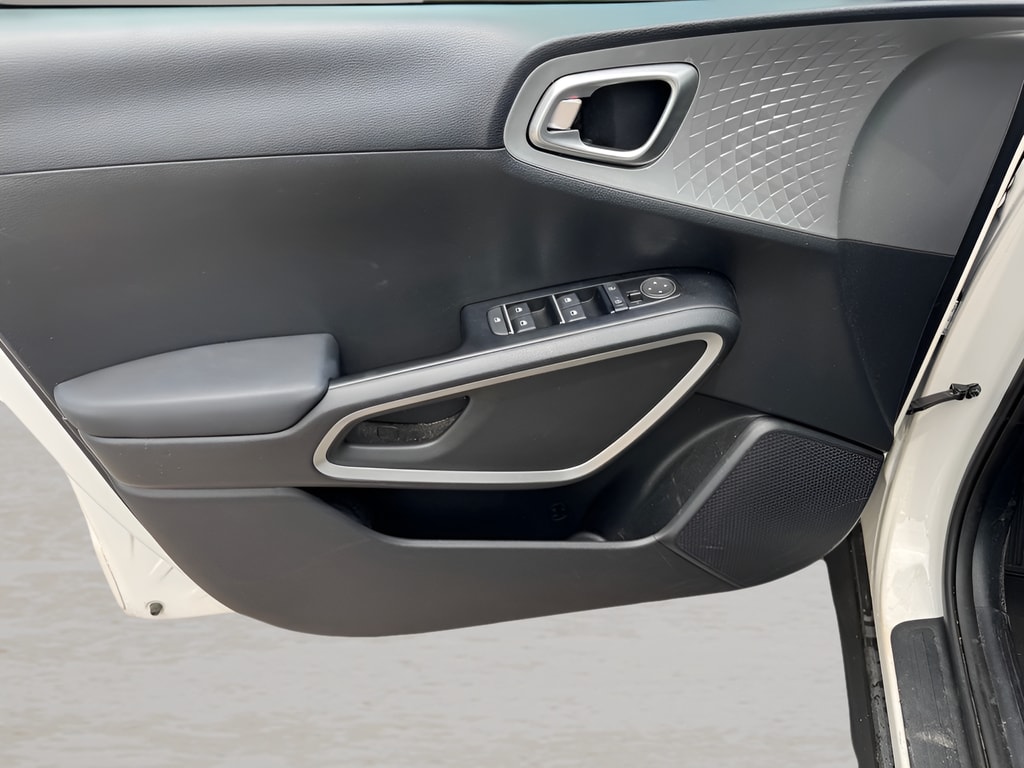 2023 Kia Soul S - Photo 15