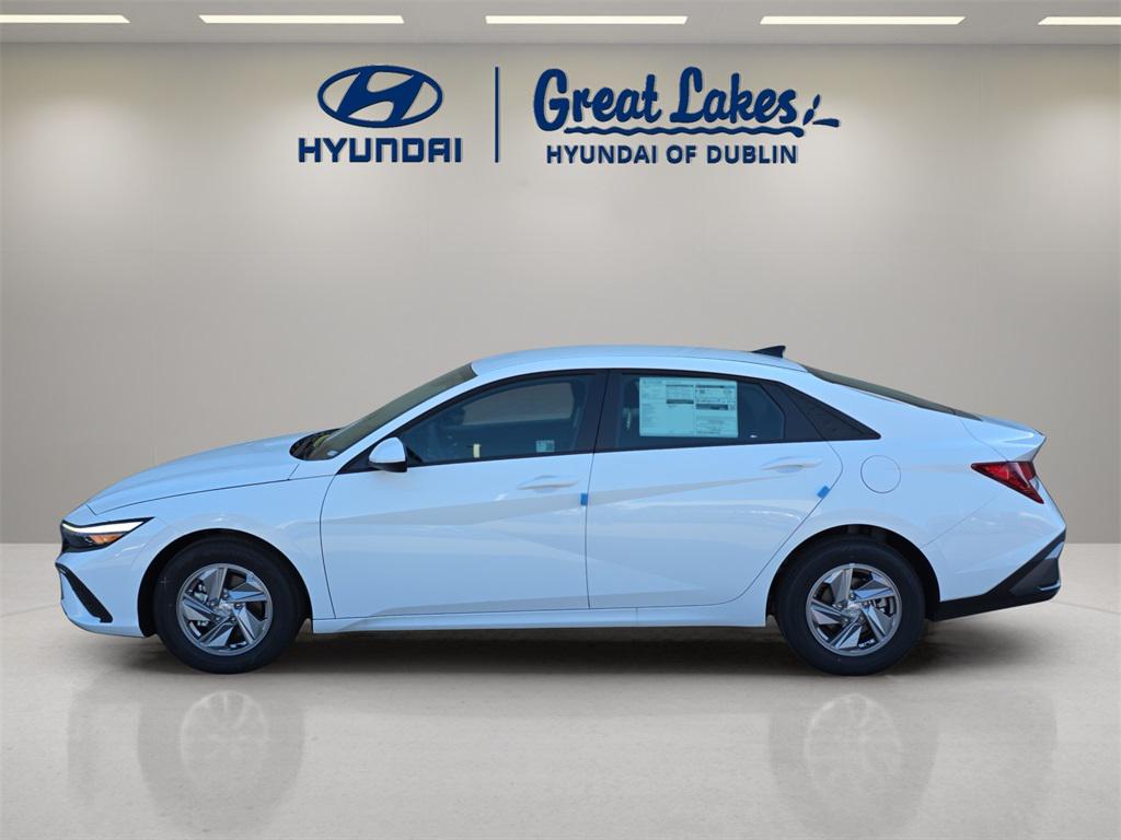 2025 Hyundai Elantra SE photo 2