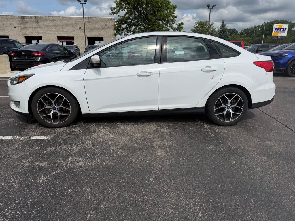 2017 Ford Focus SEL FWD photo