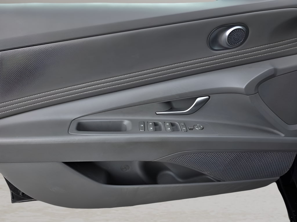 2024 Hyundai Elantra SEL - Photo 16