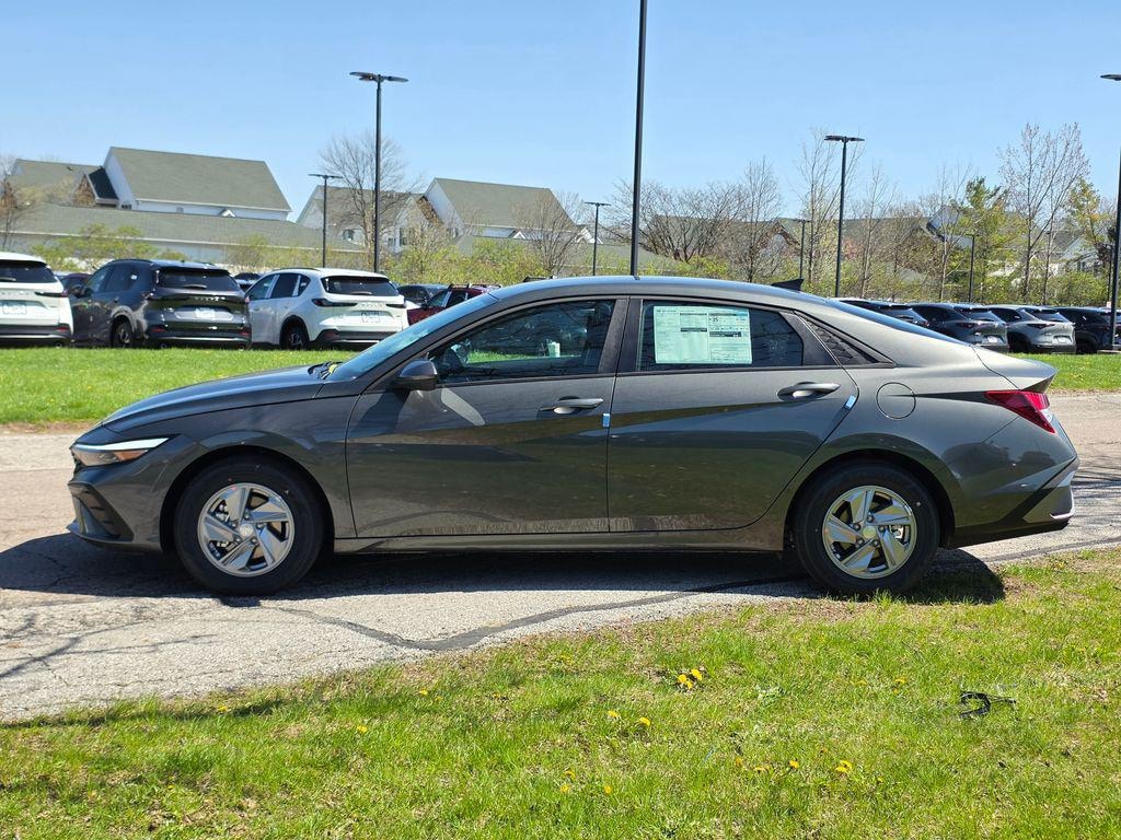 New 2026 Hyundai Elantra SE Sedan