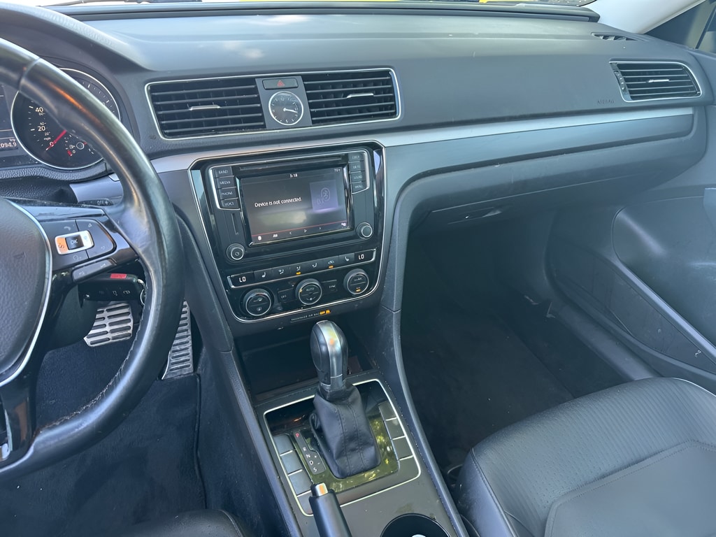 2017 Volkswagen Passat R-Line - Photo 27