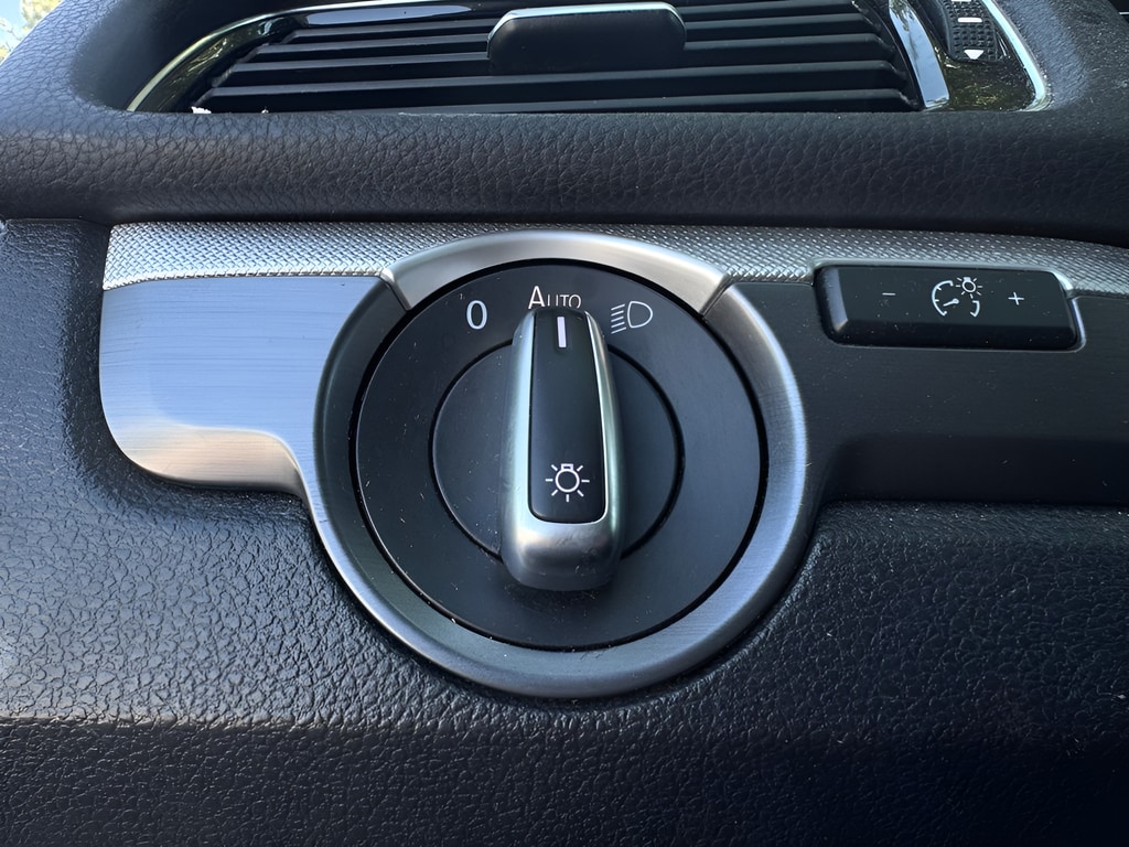 2017 Volkswagen Passat R-Line - Photo 23