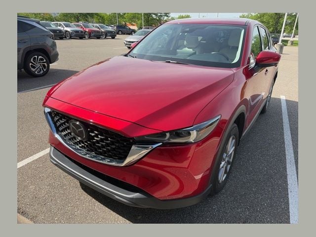 2022 Mazda CX-5 S Preferred package Auto AWD's photo