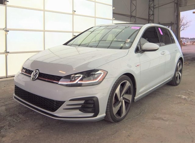 2020 Volkswagen Golf GTI SE's photo