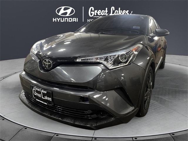 2019 Toyota C-HR LE's photo