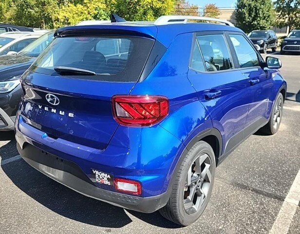2022 Hyundai Venue SEL Limited photo 2