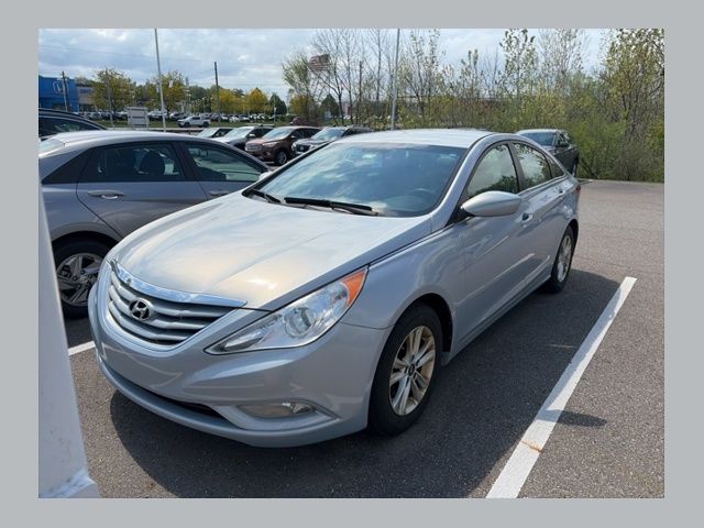 2013 Hyundai Sonata GLS I4 A/T's photo