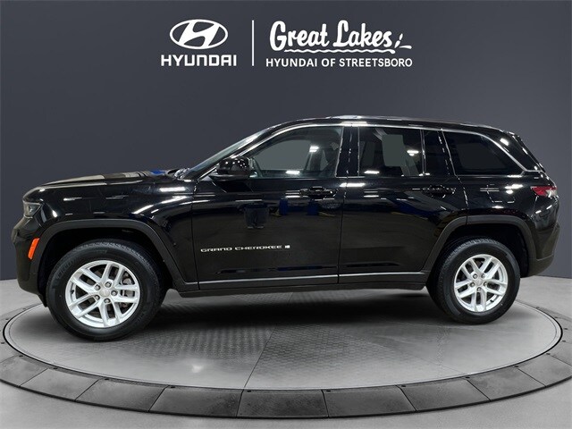 2023 Jeep Grand Cherokee Laredo photo 2