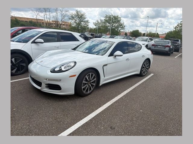 2016 Porsche Panamera 4's photo