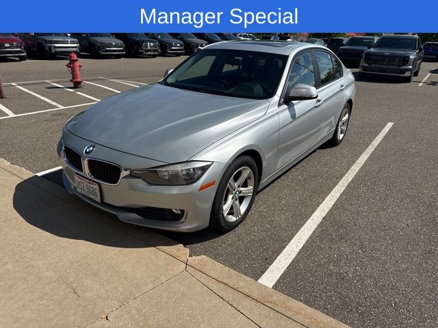 2013 BMW 3 Series 320i xDrive Sedan's photo