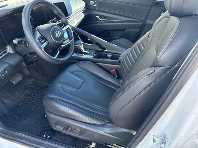 2025 Hyundai Elantra Limited photo 2