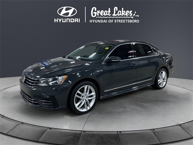 2017 Volkswagen Passat R-Line's photo