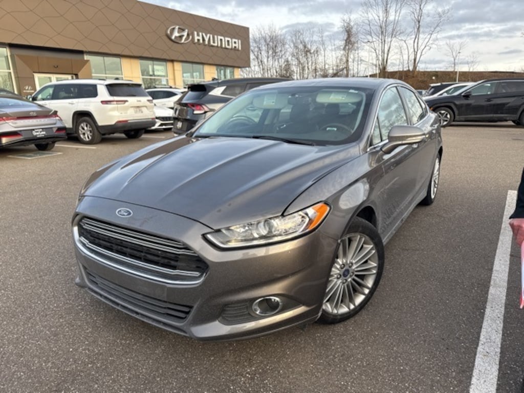 Used 2014 Ford Fusion SE Sedan