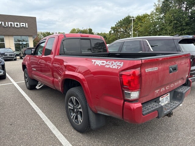 2017 Toyota Tacoma TRD Sport photo 2