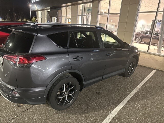 2016 Toyota RAV4 SE photo 2