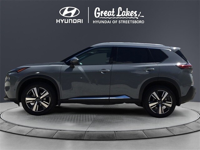 2022 Nissan Rogue SL photo 2