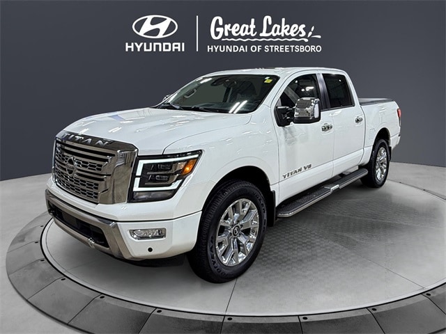 2020 Nissan Titan SL's photo