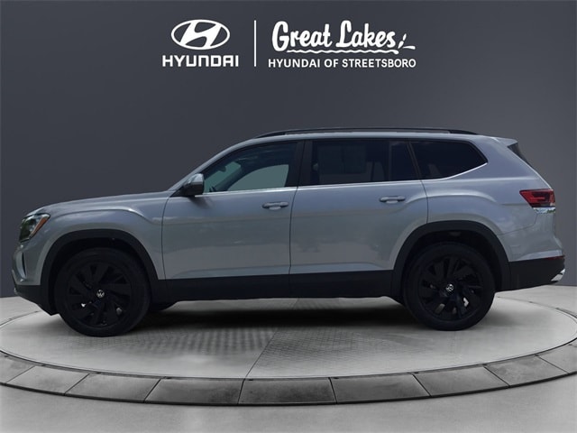 Used 2024 Volkswagen Atlas SE w/Tech with VIN 1V2KR2CA5RC569760 for sale in Streetsboro, OH