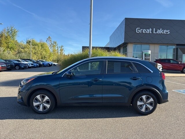 2021 Kia Niro LX photo 2