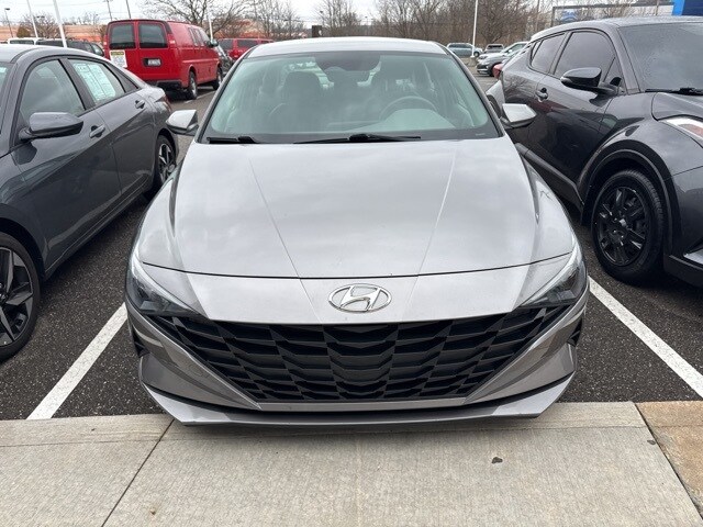 2021 Hyundai Elantra SEL photo 2