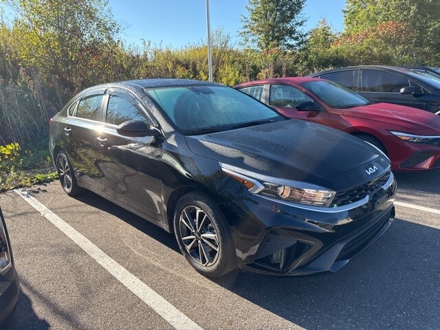 2023 Kia Forte LXS photo 2