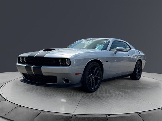2023 Dodge Challenger R/T photo 2