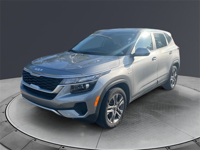 2023 Kia Seltos LX photo 2
