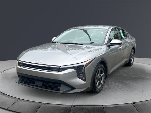2025 Kia K4 LXS photo 2