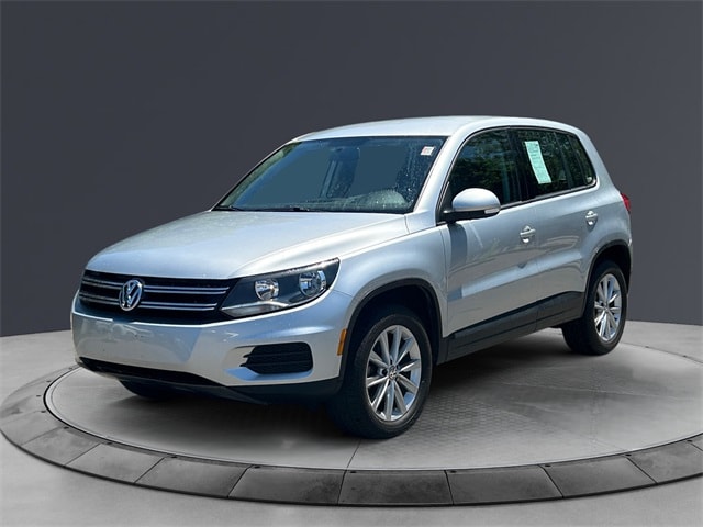 Used 2018 Volkswagen Tiguan Limited Base with VIN WVGAV7AX5JK001723 for sale in Columbus, OH