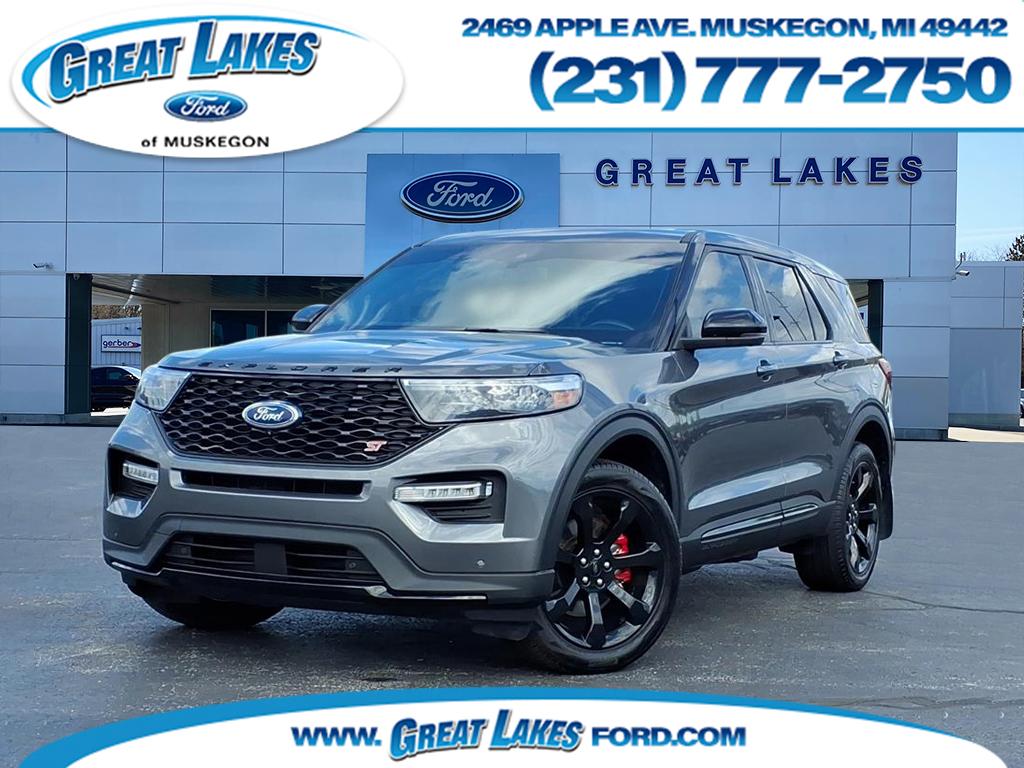 2022 Ford Explorer ST's photo