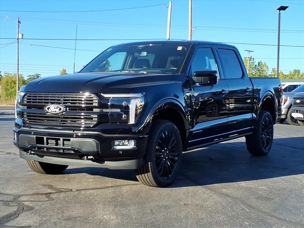 New 2025 Ford F-150 Platinum 4x4 Platinum SuperCrew 5.5 ft. SB