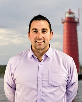 Staff member Matthew Kahlo from 6f0f060525df