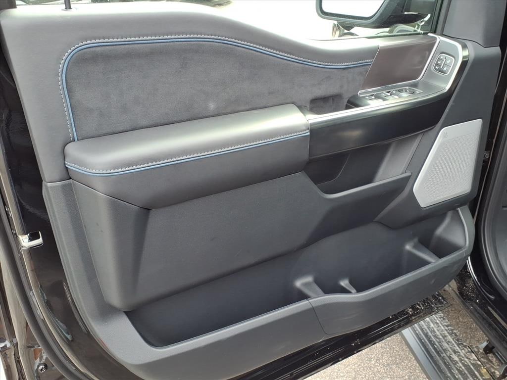 New 2025 Ford F-150 Platinum 4x4 Platinum SuperCrew 5.5 ft. SB