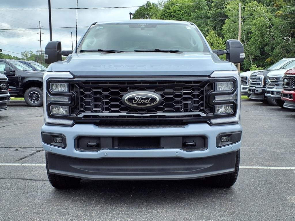 2025 Ford F-350 Super Duty Lariat - Photo 2