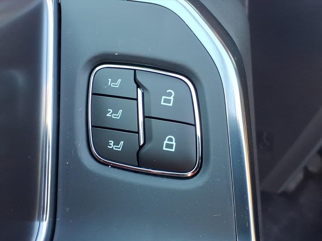 New 2025 Ford F-150 Platinum 4x4 Platinum SuperCrew 5.5 ft. SB