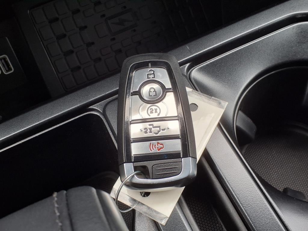 2025 Ford F-150 XLT - Photo 25