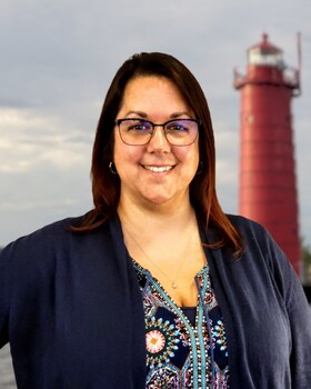 Staff member Heather O’neal from 6f0f060525df