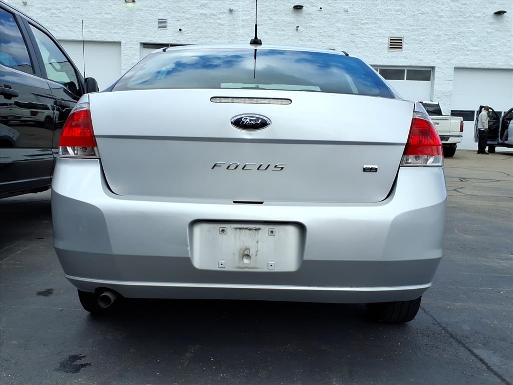 Used 2010 Ford Focus SE with VIN 1FAHP3FNXAW137955 for sale in Muskegon, MI