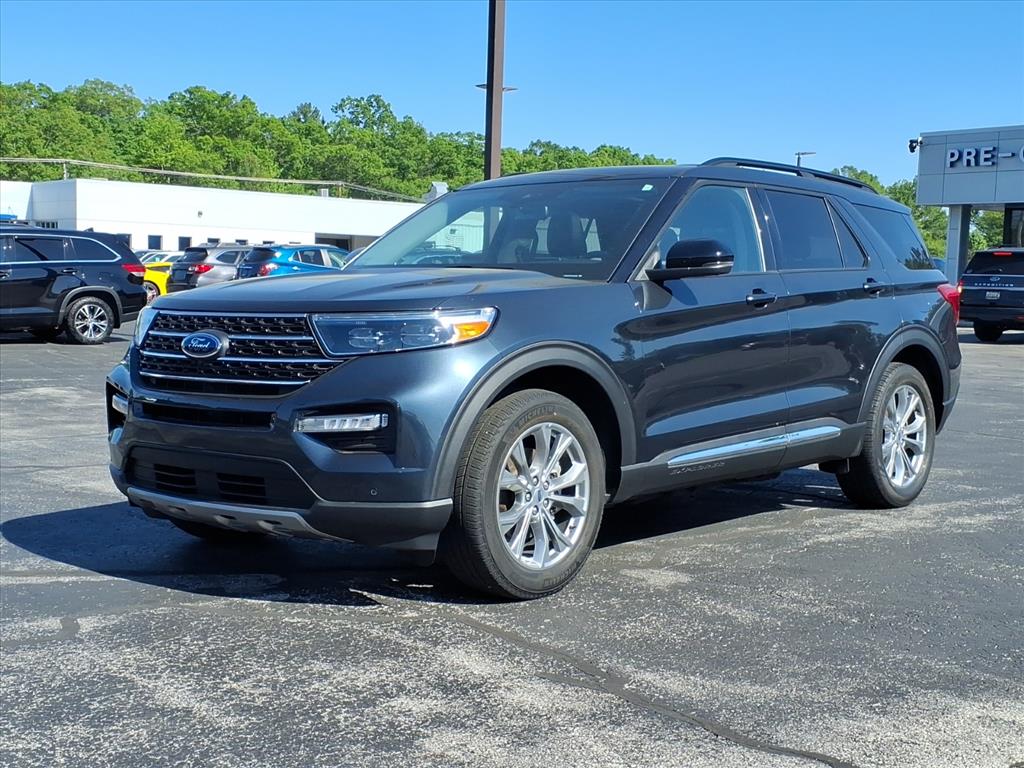 2023 Ford Explorer XLT 4WD's photo
