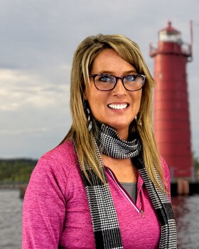 Staff member Lisa Bettendorf from 6f0f060525df