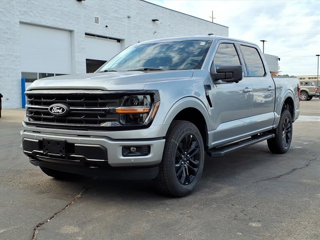 New 2025 Ford F-150 XLT 4x4 XLT SuperCrew 5.5 ft. SB