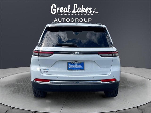 2023 Jeep Cherokee Base photo 4