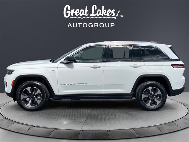 2023 Jeep Cherokee Base photo 2