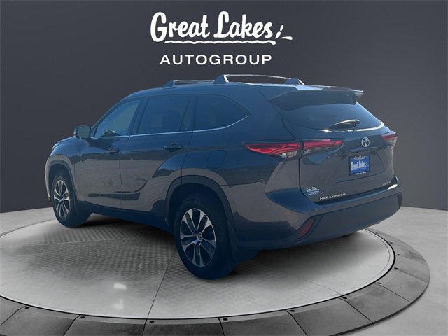 2022 Toyota Highlander XLE photo 3