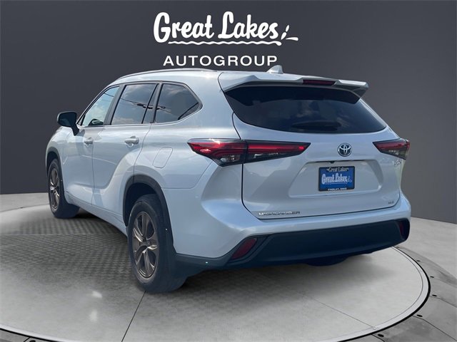 2023 Toyota Highlander Hybrid XLE photo 3