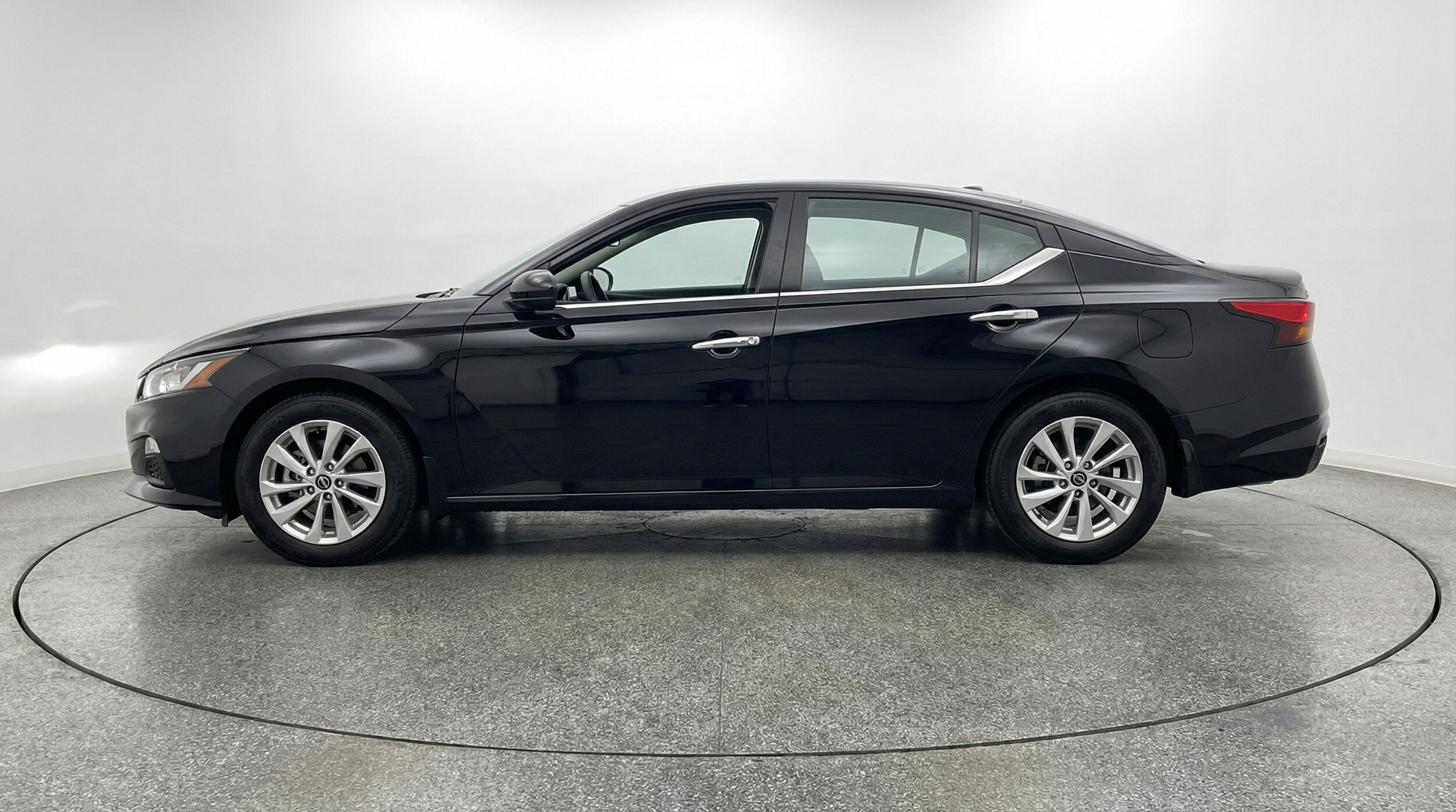 Thumbnail: 2025 Nissan Altima - 4