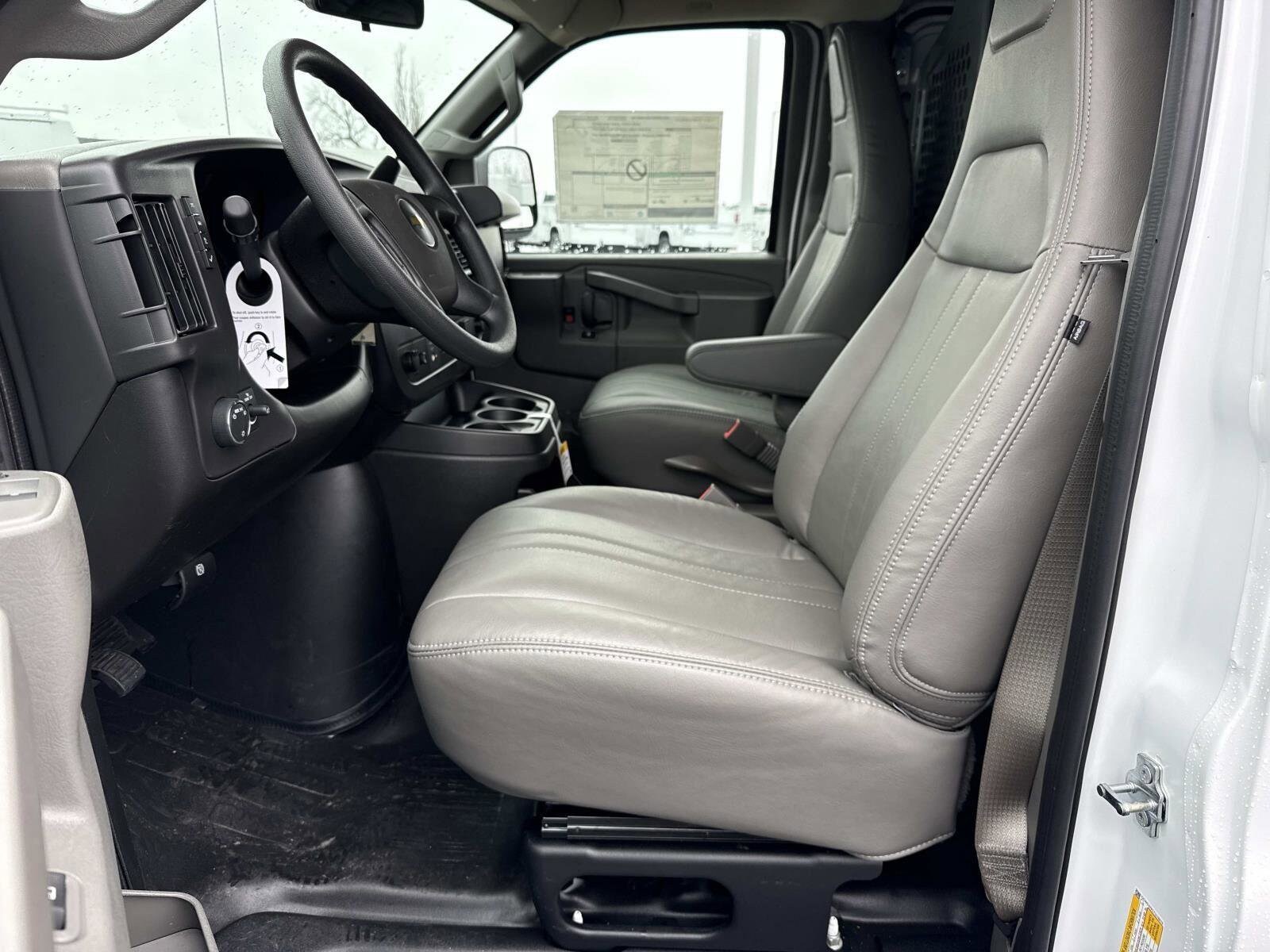 2026 Chevrolet Express Cargo Work Van - Photo 9