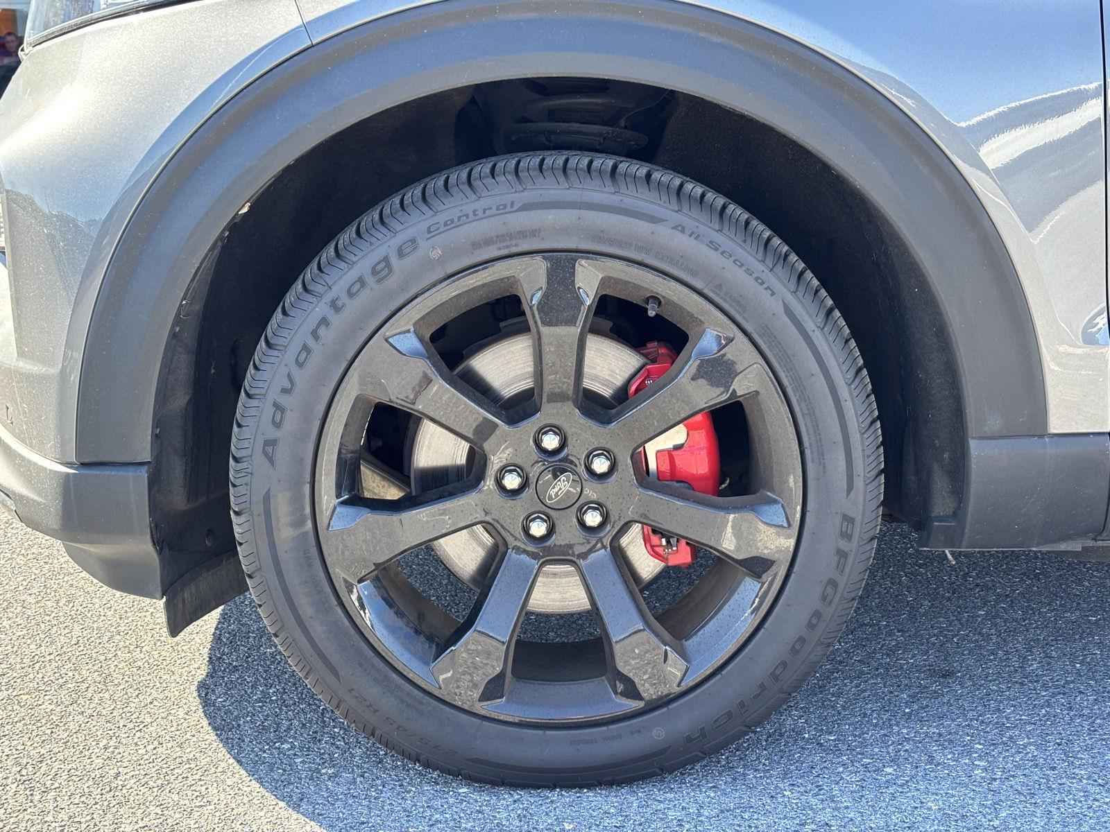 2023 Ford Explorer ST photo 2